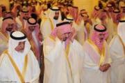  أمير الرياض يتقدم المصلين في صلاة عيد الأضحى ويستقبل المهنئين